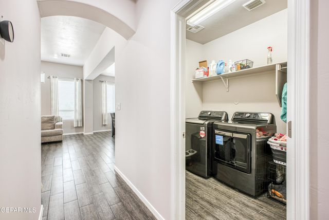 891 CEDAR PARK Avenue, Santa Teresa, NM 88008