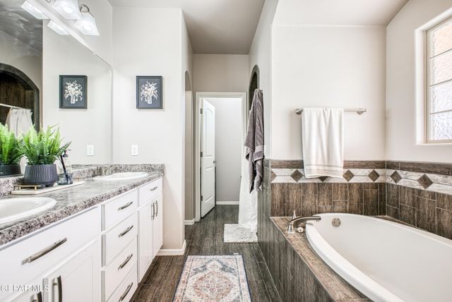 891 CEDAR PARK Avenue, Santa Teresa, NM 88008