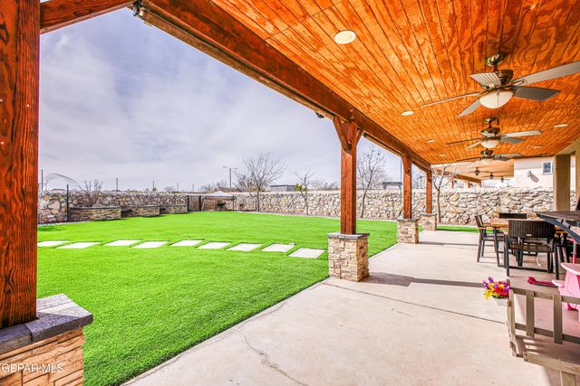 891 CEDAR PARK Avenue, Santa Teresa, NM 88008