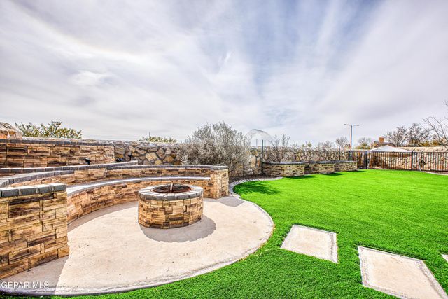 891 CEDAR PARK Avenue, Santa Teresa, NM 88008