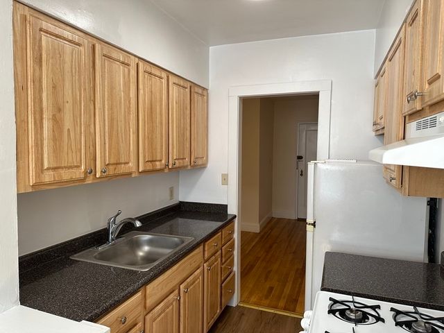 24 Concord Ave 312, Cambridge, MA 02138