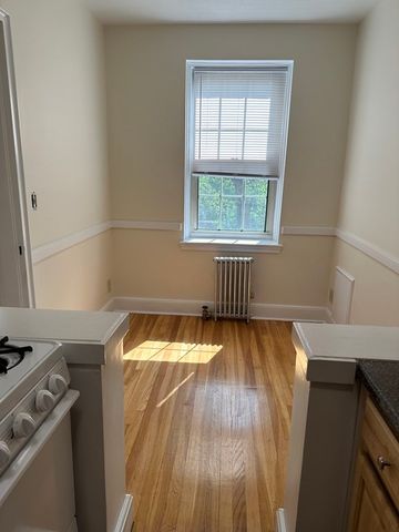 24 Concord Ave 312, Cambridge, MA 02138