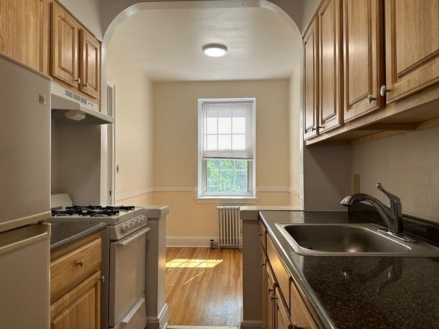 24 Concord Ave 312, Cambridge, MA 02138