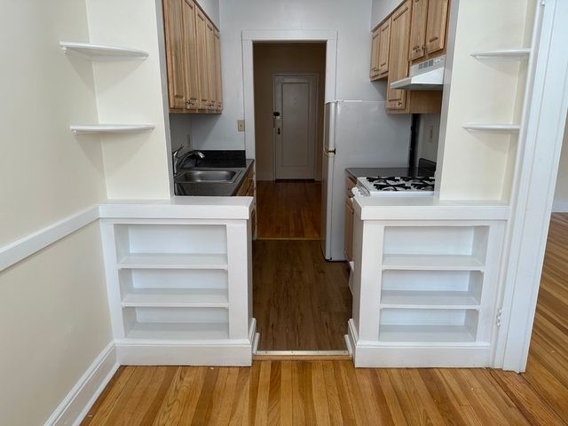 24 Concord Ave 312, Cambridge, MA 02138