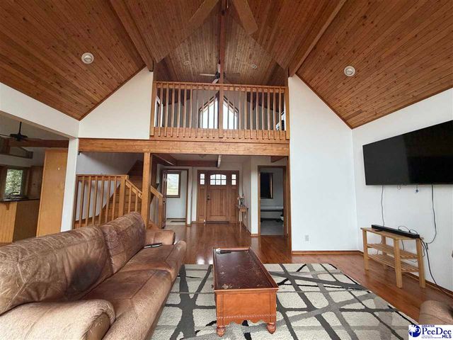 90 Roberts Ln, Salters, SC 29590