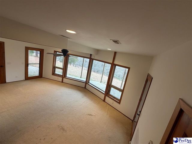 90 Roberts Ln, Salters, SC 29590