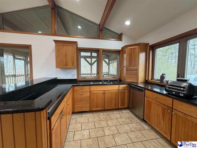 90 Roberts Ln, Salters, SC 29590