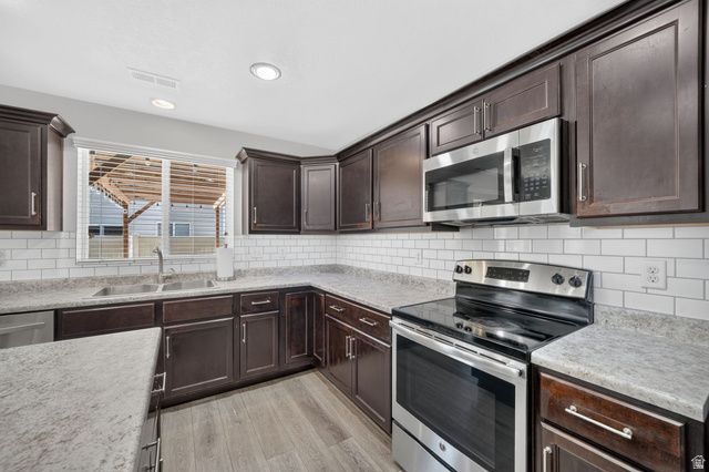 923 W STONEHAVEN DR, North Salt Lake, UT 84054