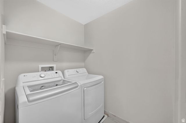923 W STONEHAVEN DR, North Salt Lake, UT 84054