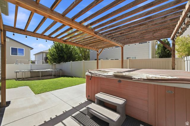 923 W STONEHAVEN DR, North Salt Lake, UT 84054