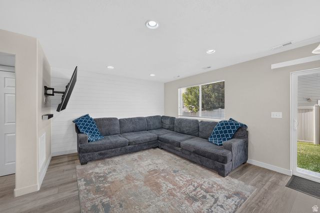 923 W STONEHAVEN DR, North Salt Lake, UT 84054