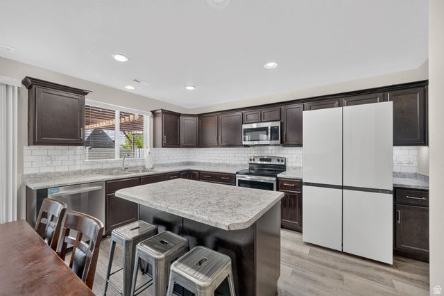 923 W STONEHAVEN DR, North Salt Lake, UT 84054