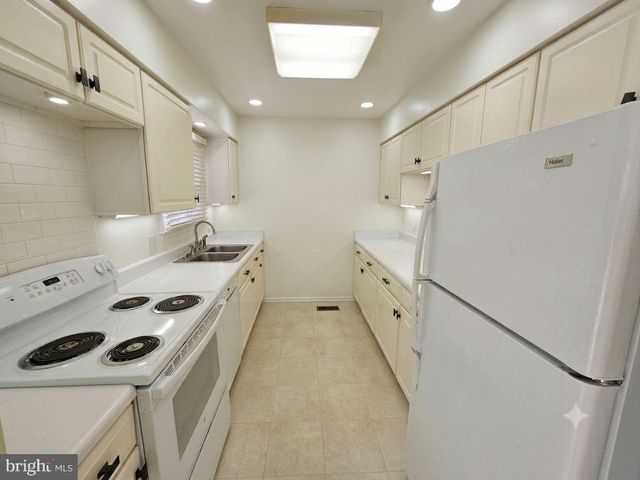 6908 10 TIMBERS LN, Baltimore, MD 21209