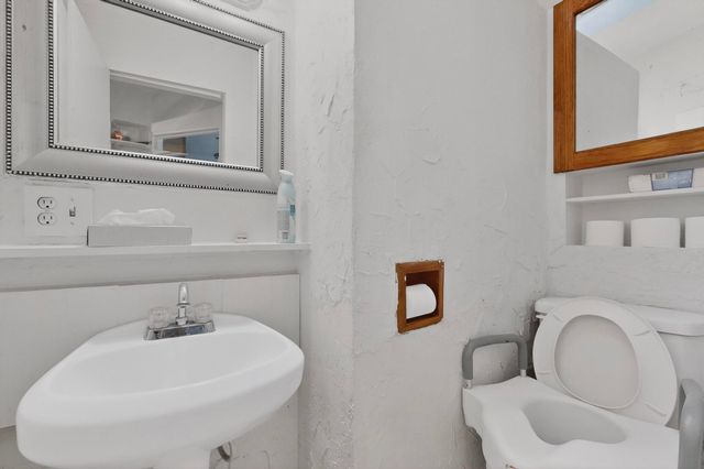 113 La Media Road SW, Albuquerque, NM 87105