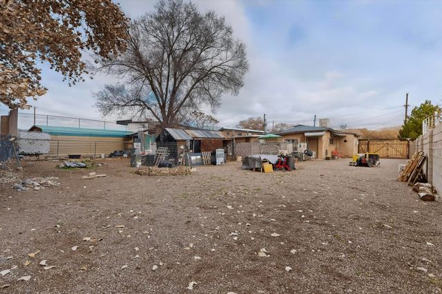 113 La Media Road SW, Albuquerque, NM 87105