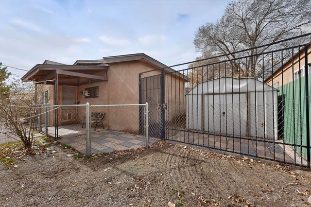 113 La Media Road SW, Albuquerque, NM 87105