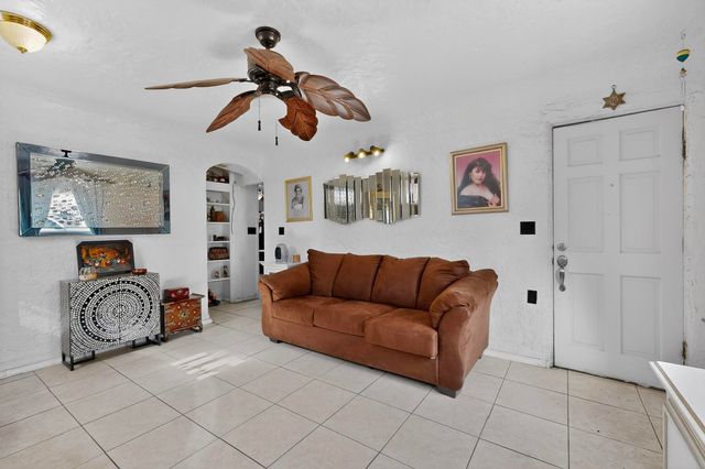 113 La Media Road SW, Albuquerque, NM 87105