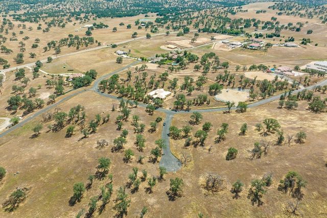 20121 Via Mirabel Drive, Clovis, CA 93619