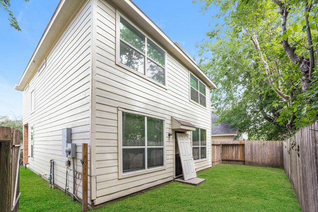 5811 Santa Cecilia, Houston, TX 77017