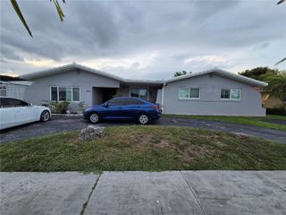 10321 SW 17th St, Miami, FL 33165