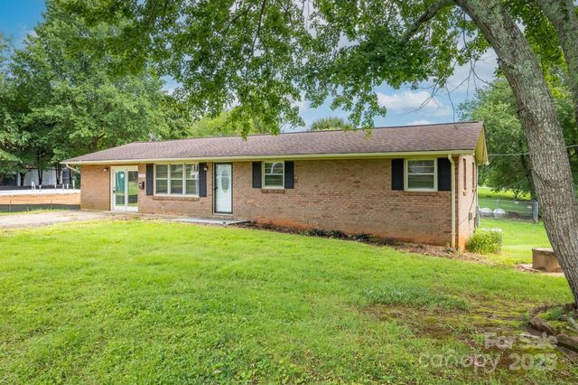 1500 19th Avenue Place NE, Hickory, NC 28601