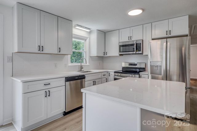 1500 19th Avenue Place NE, Hickory, NC 28601