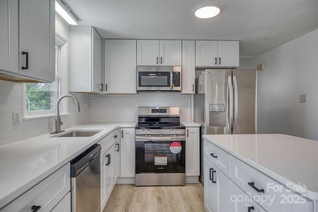 1500 19th Avenue Place NE, Hickory, NC 28601