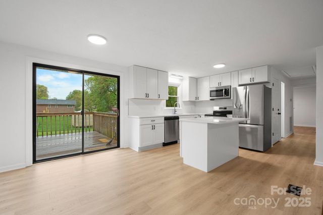 1500 19th Avenue Place NE, Hickory, NC 28601