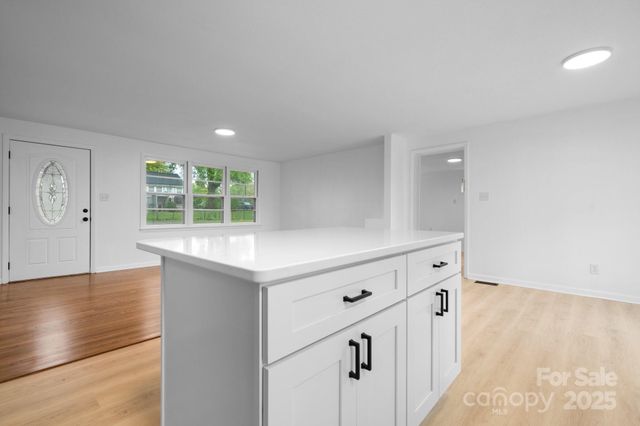 1500 19th Avenue Place NE, Hickory, NC 28601