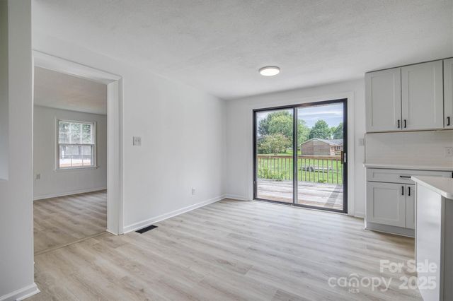 1500 19th Avenue Place NE, Hickory, NC 28601