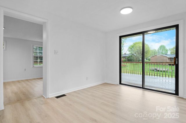 1500 19th Avenue Place NE, Hickory, NC 28601