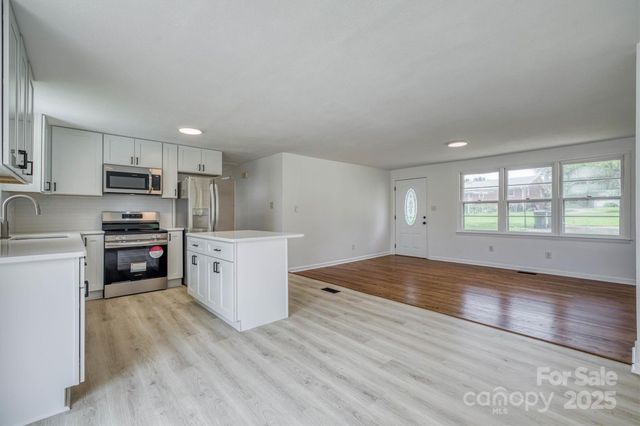 1500 19th Avenue Place NE, Hickory, NC 28601