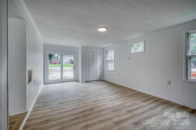 1500 19th Avenue Place NE, Hickory, NC 28601