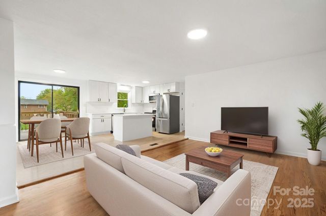 1500 19th Avenue Place NE, Hickory, NC 28601