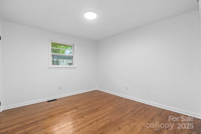 1500 19th Avenue Place NE, Hickory, NC 28601