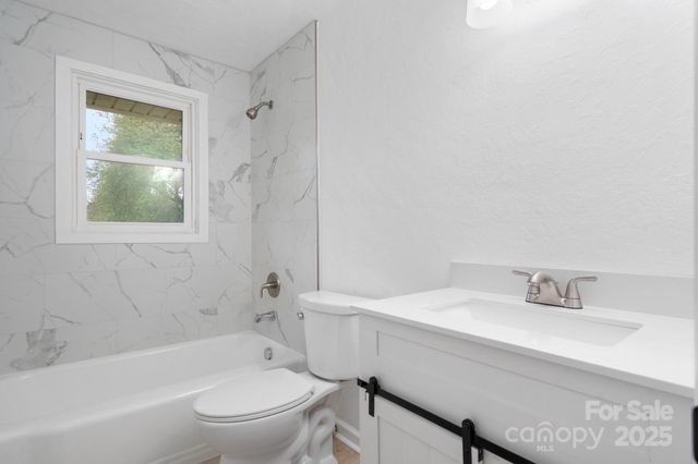 1500 19th Avenue Place NE, Hickory, NC 28601