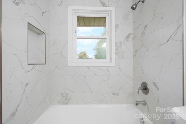 1500 19th Avenue Place NE, Hickory, NC 28601