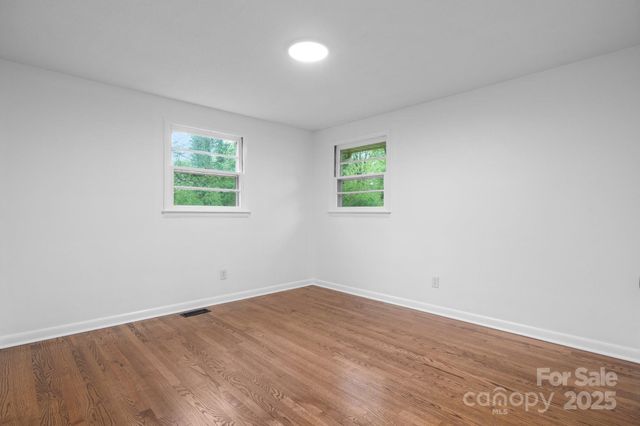 1500 19th Avenue Place NE, Hickory, NC 28601