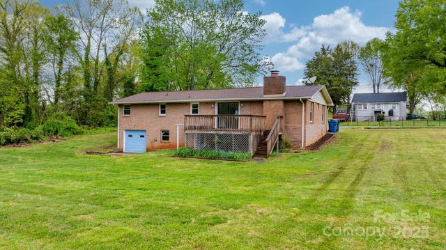 1500 19th Avenue Place NE, Hickory, NC 28601