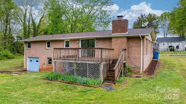 1500 19th Avenue Place NE, Hickory, NC 28601