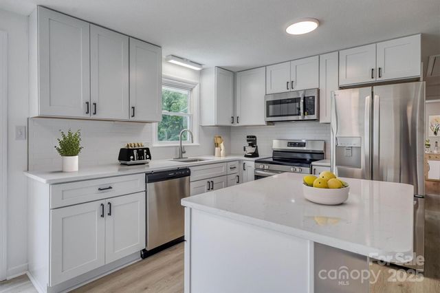 1500 19th Avenue Place NE, Hickory, NC 28601