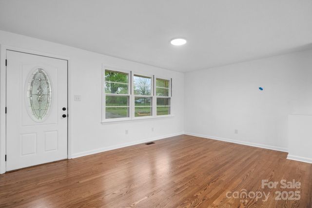 1500 19th Avenue Place NE, Hickory, NC 28601