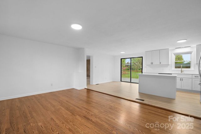 1500 19th Avenue Place NE, Hickory, NC 28601