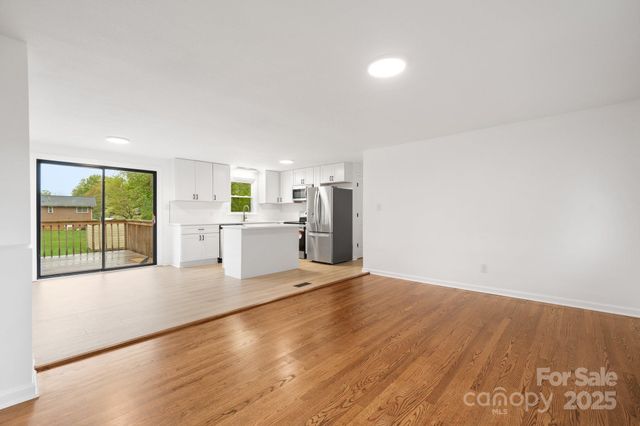 1500 19th Avenue Place NE, Hickory, NC 28601