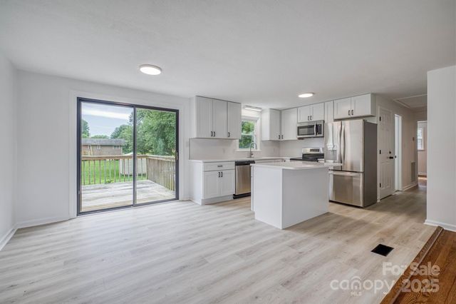 1500 19th Avenue Place NE, Hickory, NC 28601