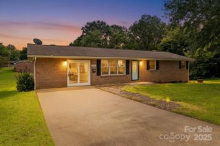 1500 19th Avenue Place NE, Hickory, NC 28601