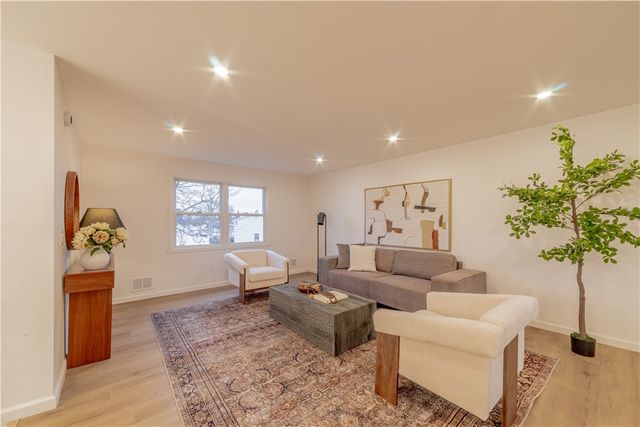 7 Glenville Drive, Gates, NY 14606