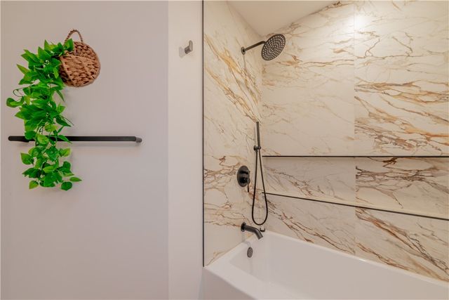 7 Glenville Drive, Gates, NY 14606