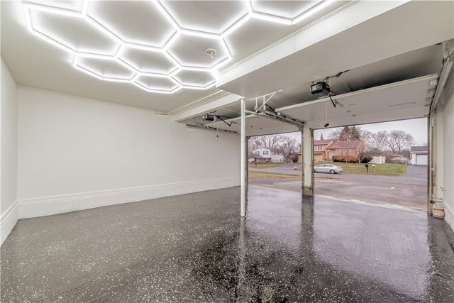 7 Glenville Drive, Gates, NY 14606