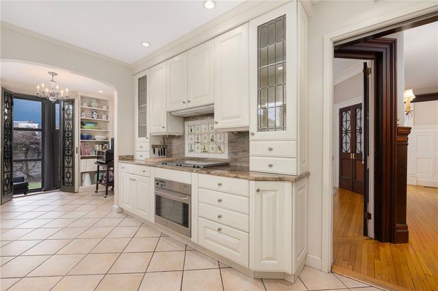 4 Hunter Avenue, Newport, RI 02840